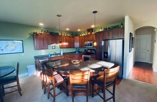 Quincy Casa | C17 Home by pool & Gorge shuttle