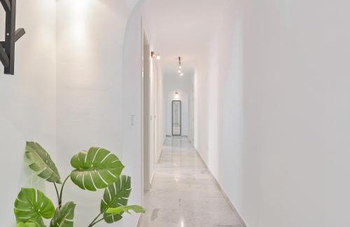 Poligono Alameda Apartamento | C9 Roomy Luminous 5 Bedroom in Town