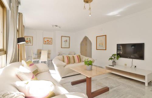 Poligono Alameda Apartamento | C9 Roomy Luminous 5 Bedroom in Town