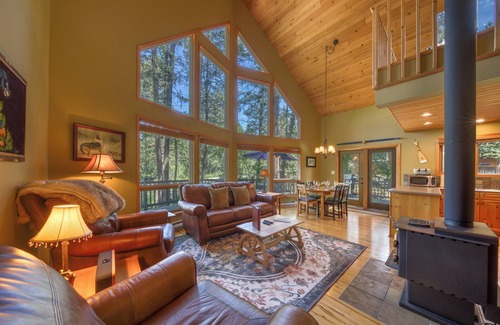 East Kootenay Cabaña | Sable Pine Cabin | Sleeps 8 | Nature Trails | Wood Stove