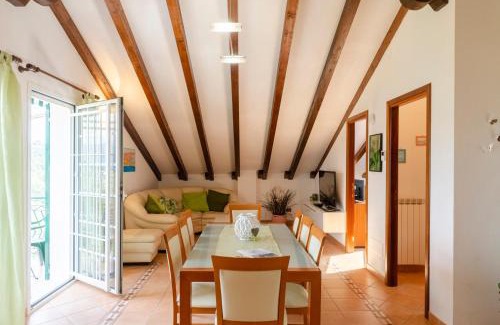 San Lorenzo della Costa Apartamento | Ca' do Pescou, Charming 2,Bedroom Apartment with Stunning Hill Views Overlooking the Greenery