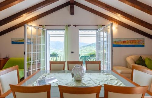 San Lorenzo della Costa Apartamento | Ca' do Pescou, Charming 2,Bedroom Apartment with Stunning Hill Views Overlooking the Greenery