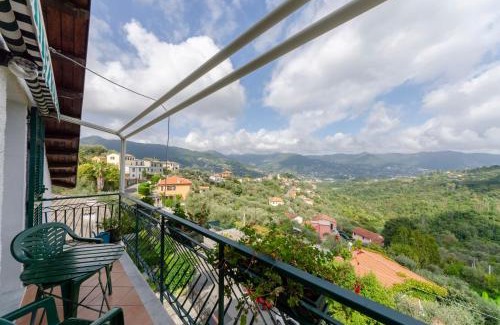 San Lorenzo della Costa Apartamento | Ca' do Pescou, Charming 2,Bedroom Apartment with Stunning Hill Views Overlooking the Greenery