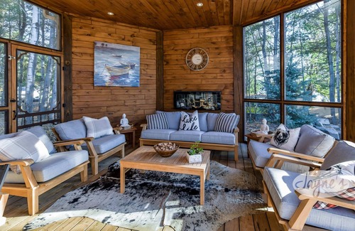 Dysart et al Cabaña | Sandy Beach! Gorgeous new Build! 5 bed 5 bath cottage on Drag Lake!