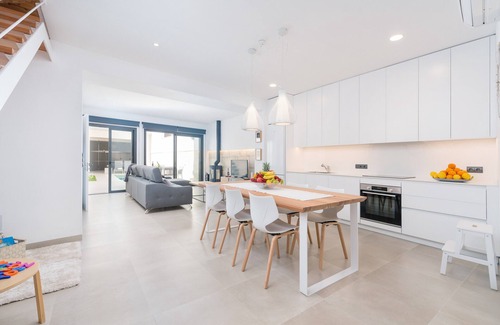 Sa Pobla Villa | CA NA FOC - Moderna casa con piscina privada en pueblo tranquilo. WiFi Gratis