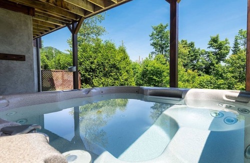 Petite-Riviere-Saint-Francois Chalet De Esquí | Hôtel à la maison - L'Arlésien, aire du massif, spa et vue