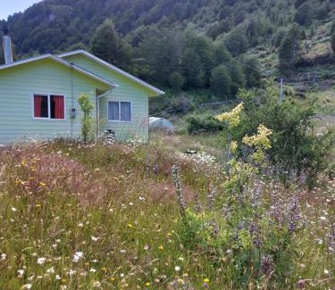 Coyhaique Casa | cabaña a 13 km de coyhaique camino lago atravesado, últimos 300 metros para vehículos 4x4