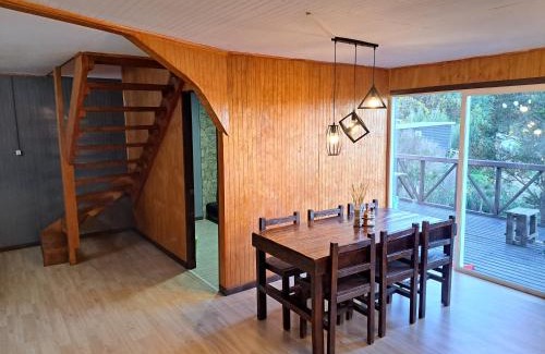 Valdivia Casa | Cabaña Acogedora con Vista al Río Valdivia, Niebla