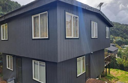 Valdivia Casa | Cabaña Acogedora con Vista al Rio Valdivia, Niebla