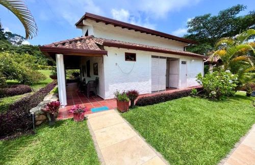 Piedecuesta Casa | Cabaña amplia con piscina, naturaleza y cercana