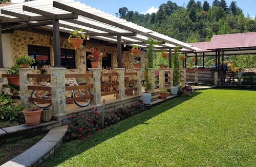 Alta Verapaz Casa | 3 Habitaciones para alojar 16 huspedes en casa particular de granja Li´Kanti