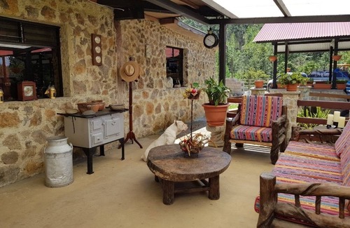 Alta Verapaz Casa | 3 Habitaciones para alojar 16 huspedes en casa particular de granja Li´Kanti