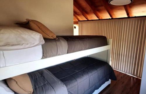 Golondrinas Chalet De Esquí | Cabaña con sonido y vista de arroyo