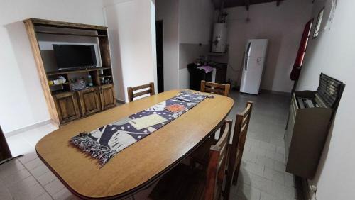 Choele Choel Casa | Cabaña con patio y cochera con dos habitaciones