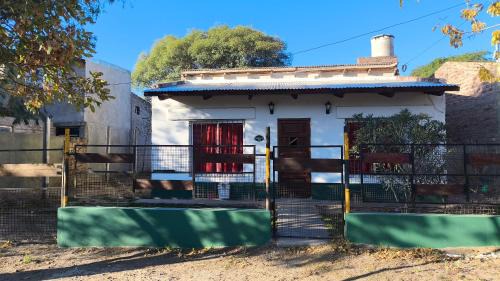 Choele Choel Casa | Cabaña con patio y cochera con dos habitaciones