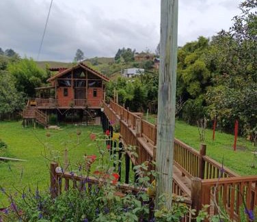 Guarne Chalet De Esquí | Cabaña de lujo con Lavadora y Secadora - Caballo Dorado