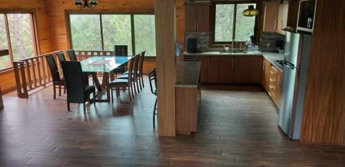 Mazamitla Chalet De Esquí | Cabaña dentro del Bosque para 24 Personas