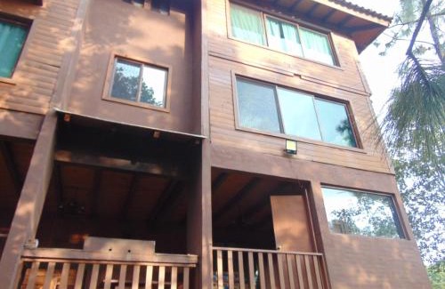 Mazamitla Chalet De Esquí | Cabaña dentro del Bosque para 24 Personas