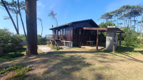 Pinamar Casa | Cabaña en la playa. ventanales y terraza al mar