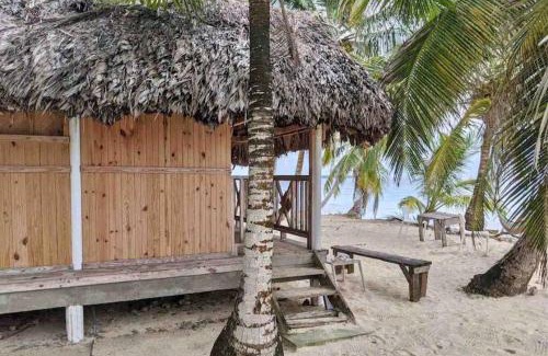 Carti Tupile Casa | Cabaña frente al mar de Guna Yala Isla del Barco hundido