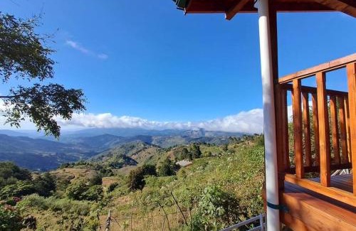 Cantón de Dota Chalet De Esquí | Cabaña Gitana - Magical and WINDY nature getaway!