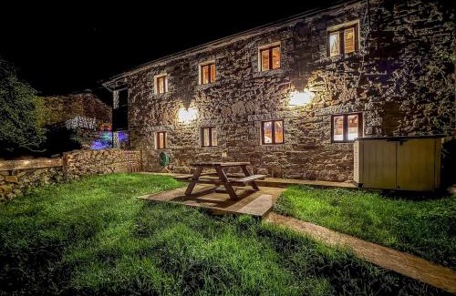 Vega de Pas Casa | Cabaña La Gurueba, frente rio y cascada