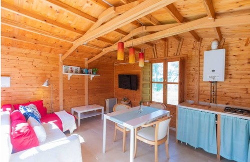 Agustinos Cabina | Cabaña pet friendly en plena naturaleza, dormitorio con AC