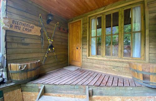 Los Azules Casa | Cabaña Rústica en el Corazón de la Montaña