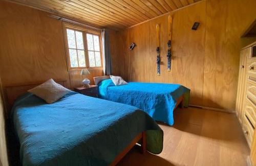 Los Azules Casa | Cabaña Rústica en el Corazón de la Montaña