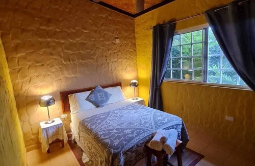 El Valle de Anton Hotel | Cabaña Villa Victoria