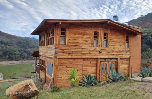 Mascota Chalet De Esquí | Cabañas del Lago