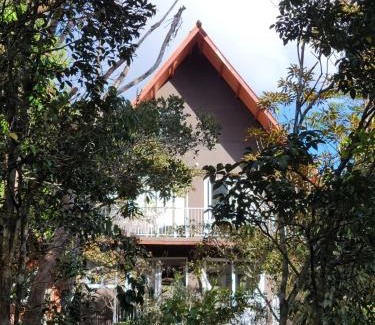 Cerro Azul Chalet De Esquí | Cabañas en Los Altos de cerro Azul Panamá Cascadas RIos Naturaleza viva