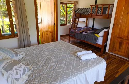 Mindo Cabina | CABAÑAS GOLDEN TANAGER