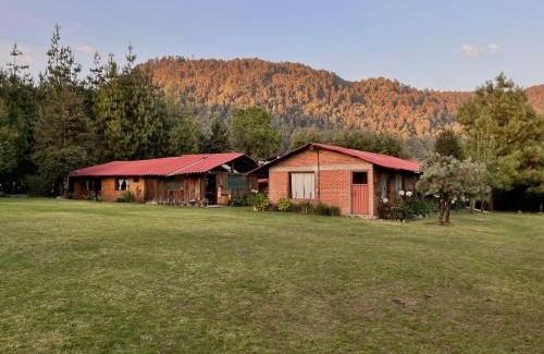 Valle de Bravo Chalet De Esquí | Cabañas Los Saucos