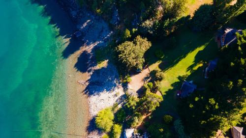 San Carlos de Bariloche Cabina | Cabañas Villa Labrador con costa de lago