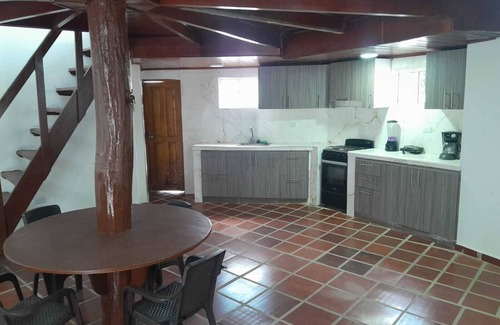Santa Veronica Chalet De Esquí | Cabañita cerca de playa Patio Español "ideal para viajeros descomplicados"