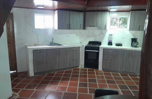 Santa Veronica Chalet De Esquí | Cabañita cerca de playa Patio Español "ideal para viajeros descomplicados"