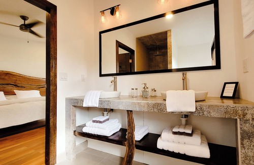 San Ignacio Cabina | Cabana 2 -Modern amenities cabin, on the banks of the Belize River