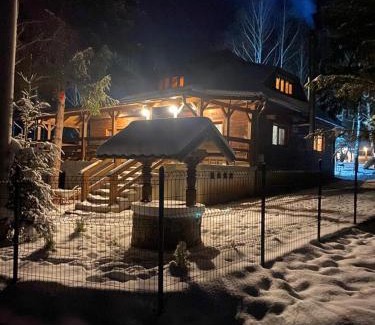 Calatele Casa | Cabana din padurea Belis si casuta din copac