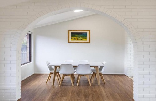 Yamba Casa | Cabana Feliz Yamba, Pet Friendly Cottage