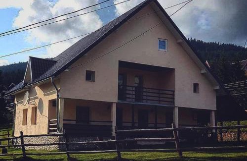 Vartop Casa | Cabana Izvorul Ariesului