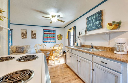 Concan Cabaña | 'cabana Luna' Cabin w/ Deck, Swing & Fire Pit!