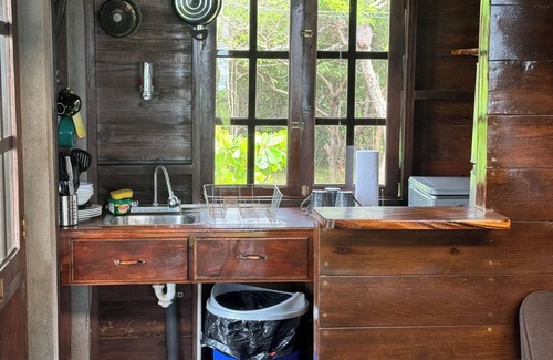 Leon Casa | Cabana Mitchell is a beachfront cozy cabana at Playa Tesoro