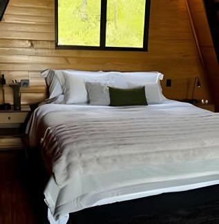Campos do Jordao Apartamento | Cabana Tempo | 2h30 SP | Vista Única | Cama King
