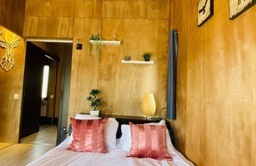 Noues de Sienne Hotel | CABANE DANS LES ARBRES (4m) & SPA privatif 4/5 pers adapted PMR