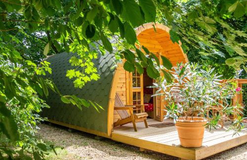 Asnieres sur Vegre Chalet De Esquí | Cabane en bois avec bain nordique
