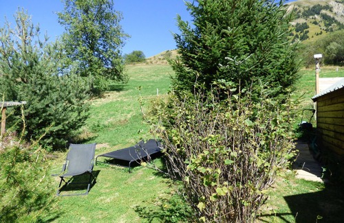 Saint-Jean-d'Arves Cabina | Cabane Face aux Glaciers (May>October) in wooded garden for 2 max, outdoor shower