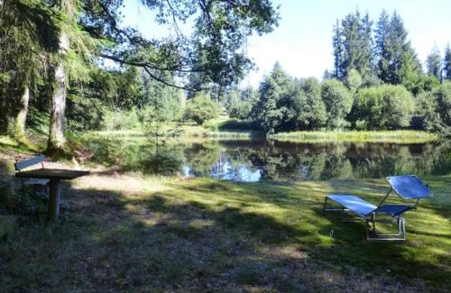 Bonnac-la-Cote Casa | Cabane Limousine au bord d'un étang