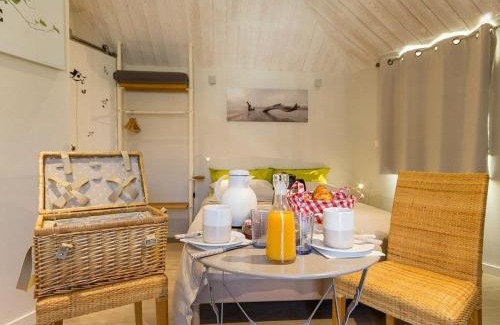Port-Saint-Pere Cama Y Desayuno | Cabane perchée avec lit king-size, salle d'eau, kitchenette, TV, Wi-Fi et petit-déjeuner inclus - FR-1-306-1237