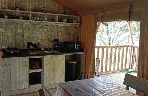 Cerans-Foulletourte Casa | Cabane Trappeur Lodge avec Jacuzzi et Ferme Pédagogique - FR-1-410-458